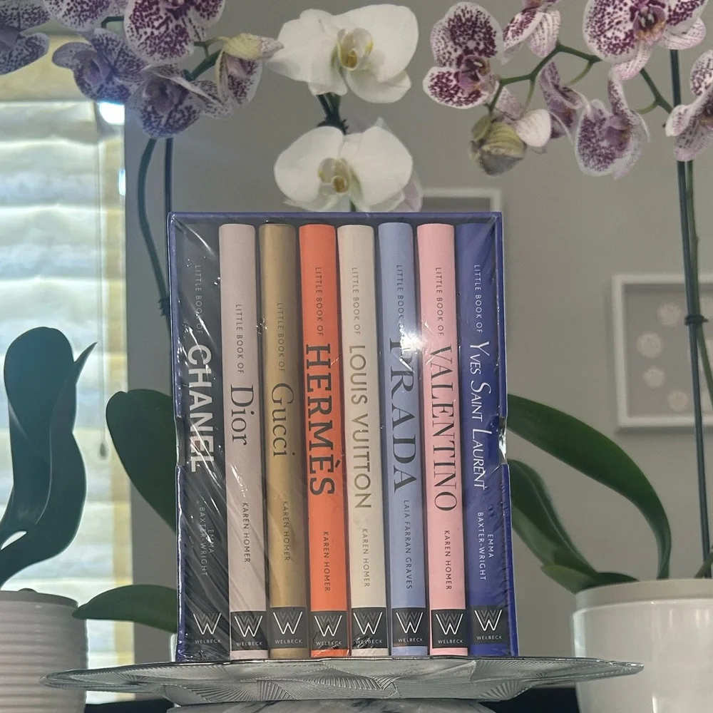 NEW In Box: 8 Guides To Style (Including Chanel) - Picture 3 of 4